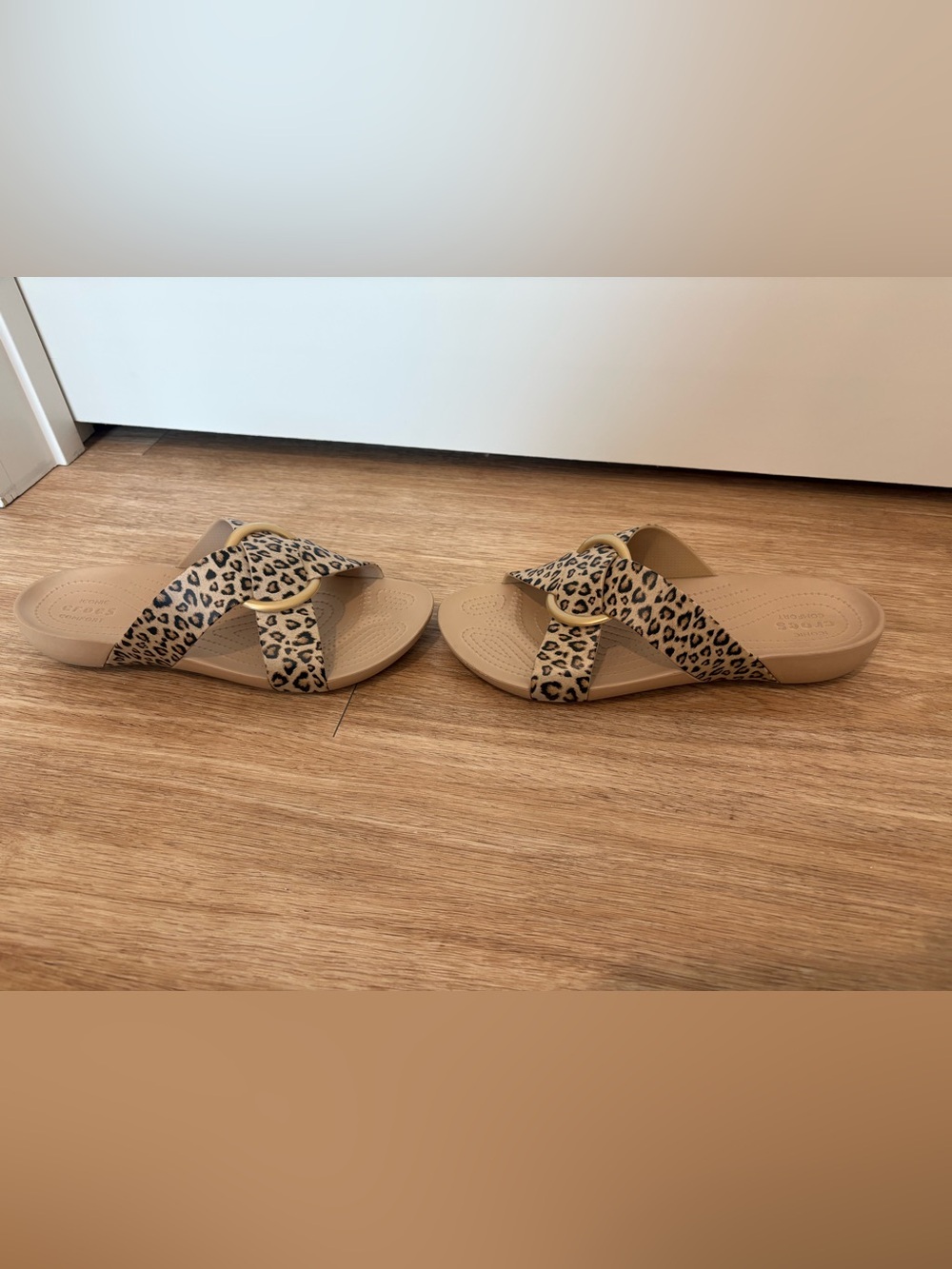 CROCS Serena Leopard Printed Tan Criss Cross Strap Slides with Gold Ring 10 - Picture 3 of 12
